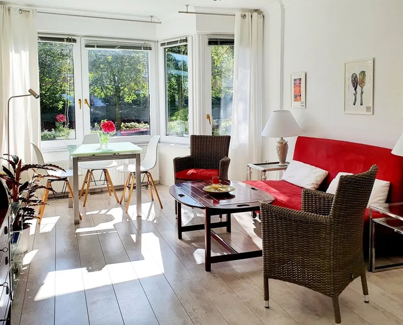 Comfortable 2-room apartment near the subway in a quiet location - Image 1