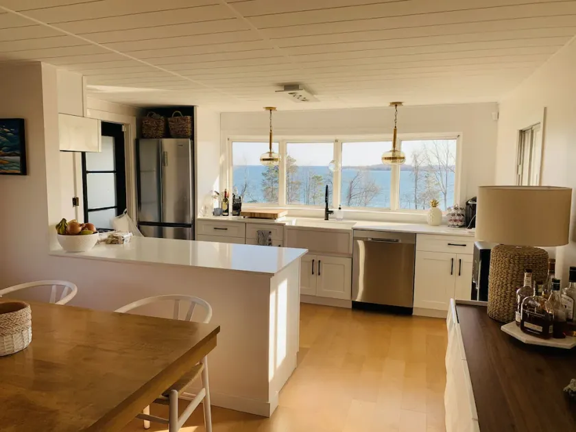 Waupoos Beach House - Image 1