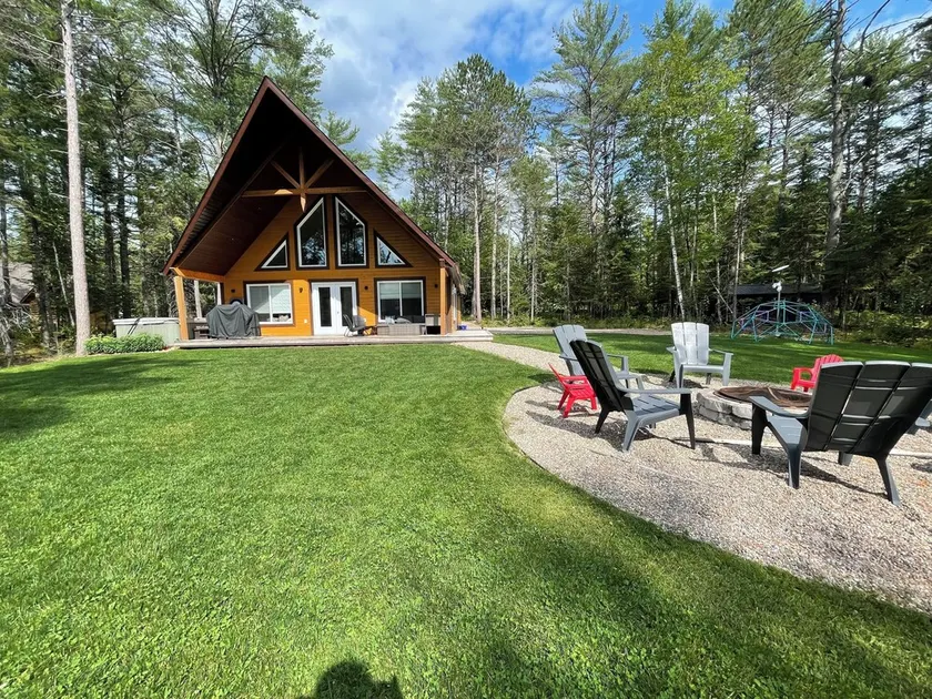The Chutes Chalet- 4 Season River Front with Hot Tub! - Image 1