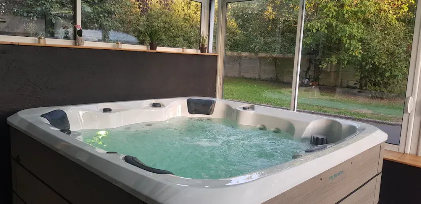 Maison paisible avec jardin, terrasse, Jacuzzi - Image 1