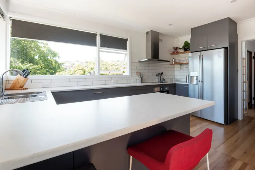 Near the CBD, Perfect for Large Groups & Parking - Image 1