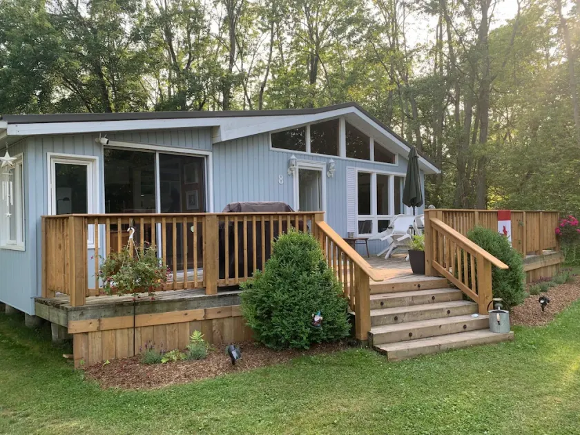 Private, cozy and steps from the beach! - Image 1