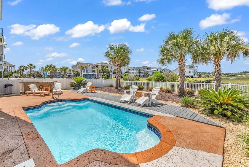 5-bedroom Vacation Home Just a Short Walk to Ocean, Elevator, Heated Pool - Image 1