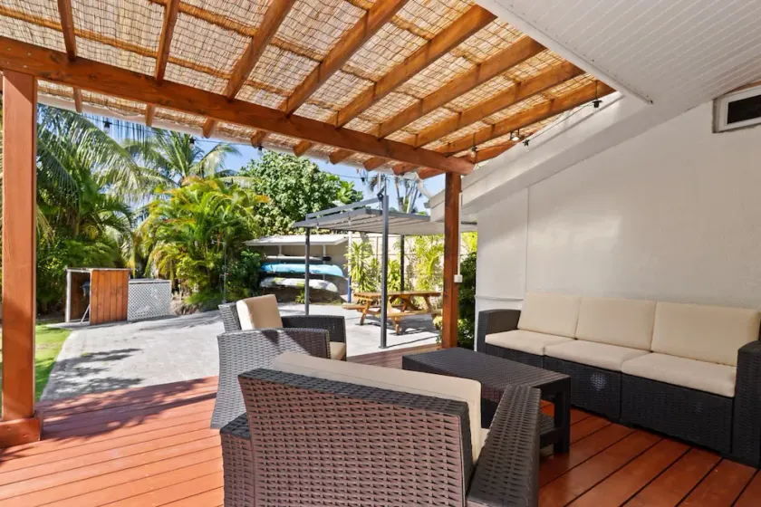 2BR Moorea Retreat with Private Canal & BBQ - Image 1