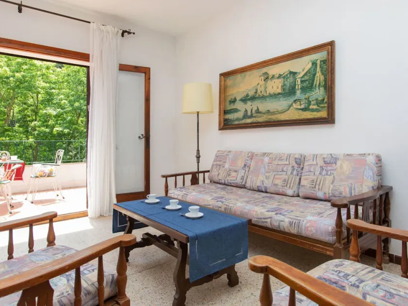 Lovely apartment for 5 people with WIFI, TV and terrace - Image 1