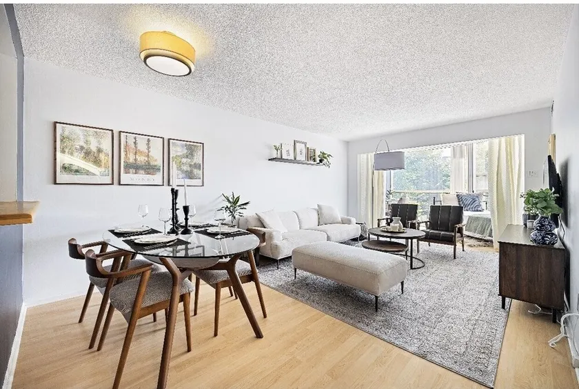 Spacious + Trendy King West Condo - Image 1