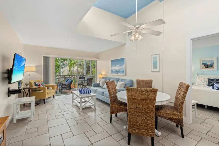 Castle Beach # 22: 2 BR / 2 BA Resort sur Longboat Key par RVA, 6 couchages - Image 1