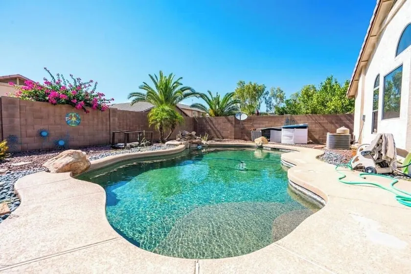 Cozy house near I-10 with pool heater, hot tub, BBQ - Image 1