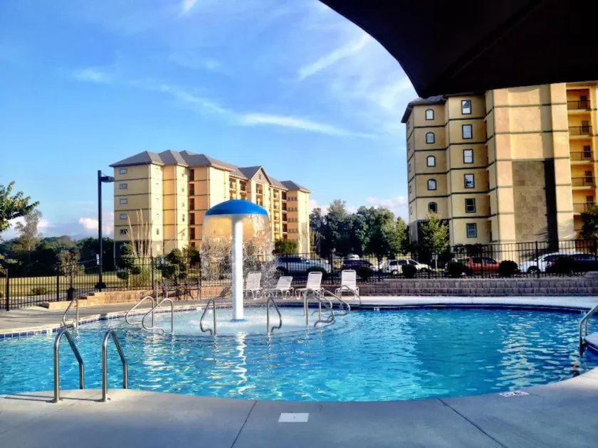 Condo confortable de 2 chambres et 2 salles de bains au cœur de Pigeon Forge - Image 1