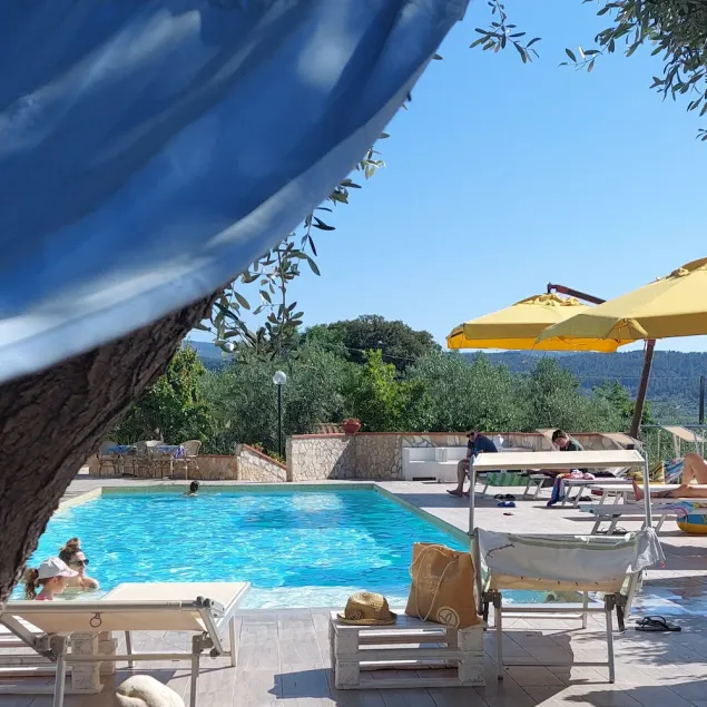Cottage dans le vert avec vue mer et piscine - Image 1