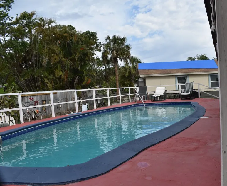 Stille, nyrenoveret hus med pool og haven - Image 1