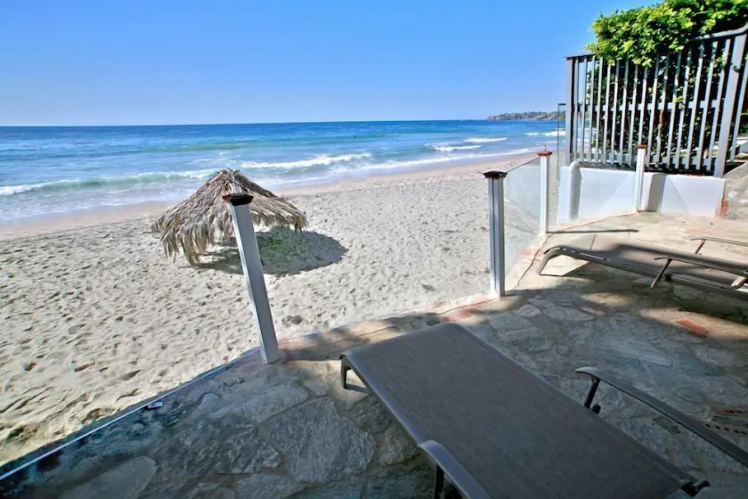 Oceanfront Cottage ligger på sandet i hjertet af Laguna Beach Village - Image 1