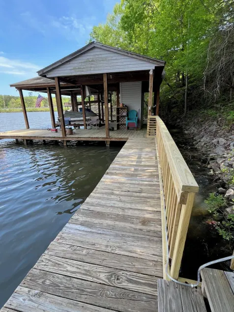 Cute & Cozy 3BR 2BA Waterfront Lake Gaston - Great Creek Bracey, Va - Image 1