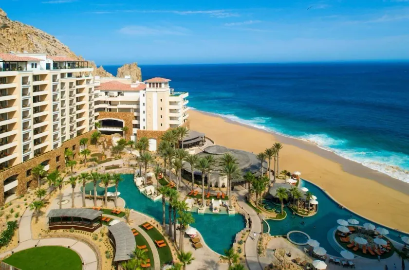 Enjoy infinity pools, a spa, 8 restaurants, a private beach and more! - Image 1