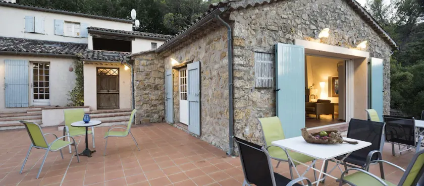 MAISON TRES SPACIEUSE AVEC GRANDE PISCINE - Image 1