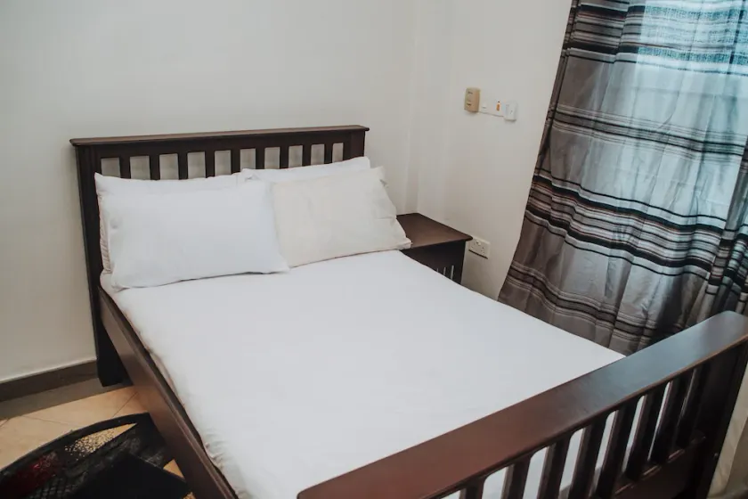 Apartment - Sleeps 4 - Parking - Airport Close - Image 1