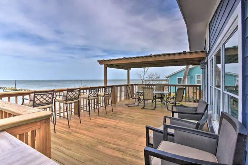 Bayfront Rockport with Private Fishing Pier - Image 1
