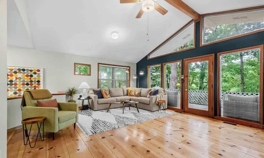 MCM Lakehouse - Direct Lake Access - Sleeps 8 - Image 1