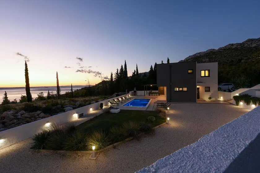 Royal Promons - heated pool - Image 1