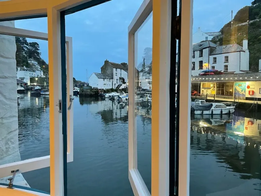 Stunning Views of Polperro Harbour from this Waterfront Cottage. Free Parking. - Image 1