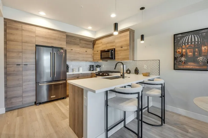 Sleek, Modern Denver Area Gem in Planned Community - Image 1