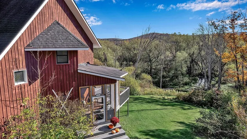 Riverbend Retreat - 8 minutes to skiing or town! - Image 1