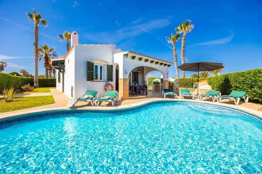 Villa Juana Large Private Pool AC WiFi - Image 1