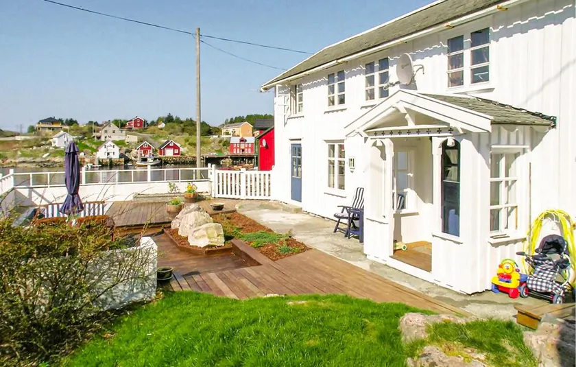 Stunning home in Averøy with house sea view - Image 1