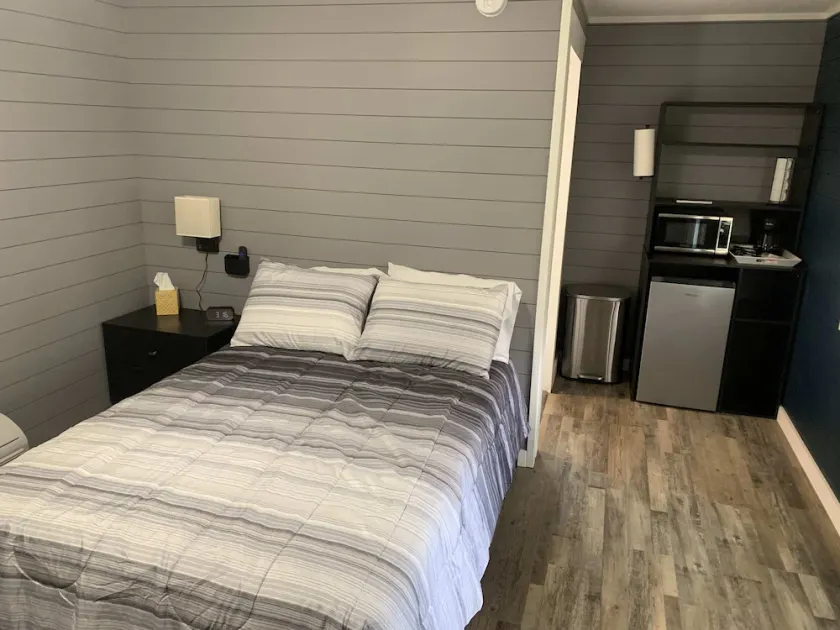TeePee Room 4 - Newly Renovated - Image 1