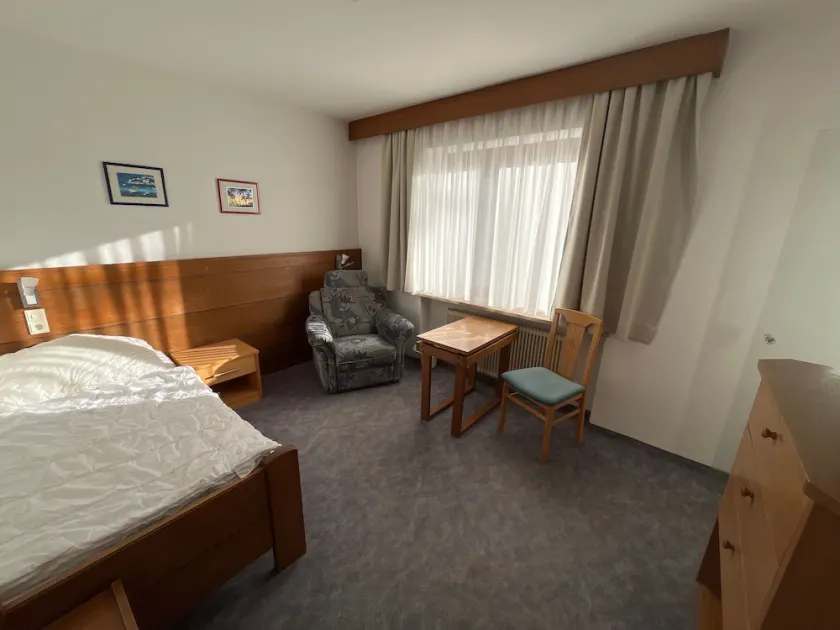 Zimmer 10 / 1bett Ohne Balkon - Pension Alpina - Image 1
