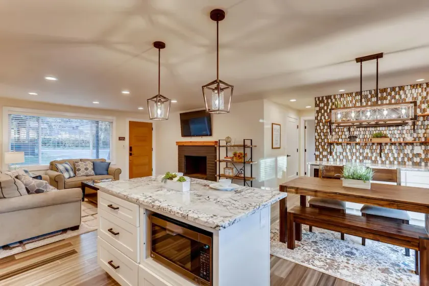 Stunning Farmhouse ♞ Meets Contemporary Lifestyle - Image 1