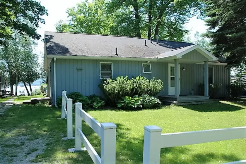 Smukke Big Platte Lake Waterfront Rental Home - Image 1