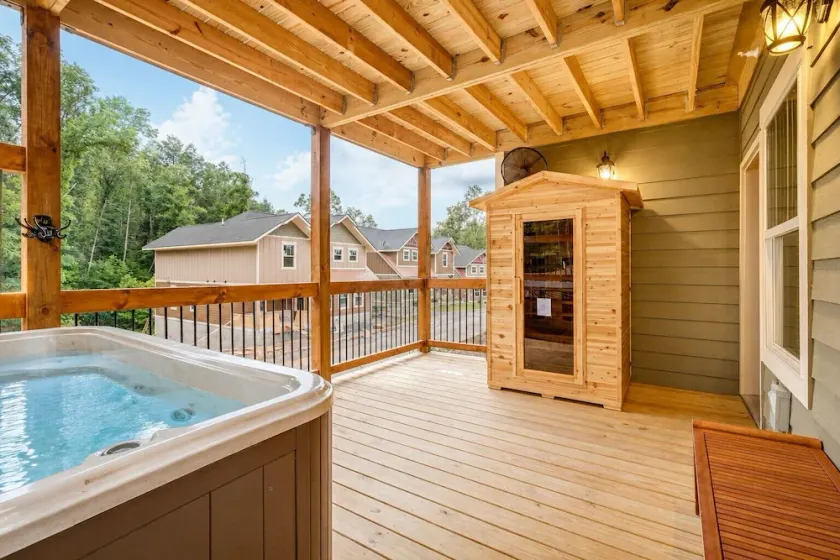 Swimmin' in the Smokies, Luxurious 6BR Chalet with Indoor Pool, Theater and games - Image 1