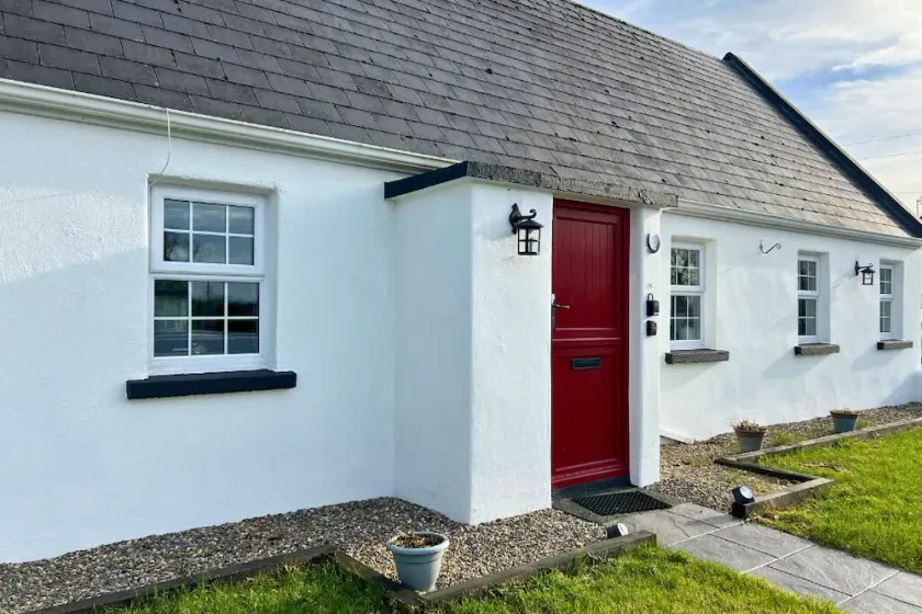 Curraheen Cottage - Image 1