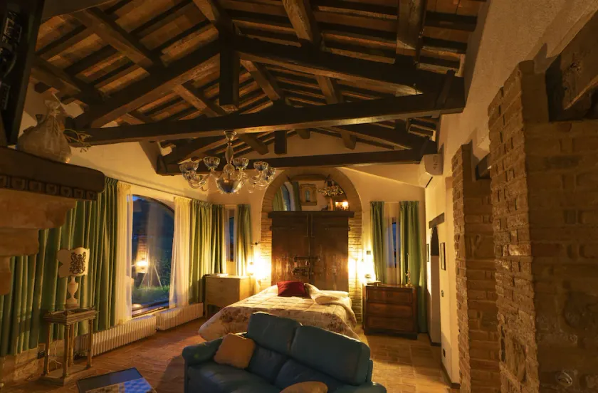 Private luxury villa with pool and hot tub in the Sibillini Mountains - Image 1