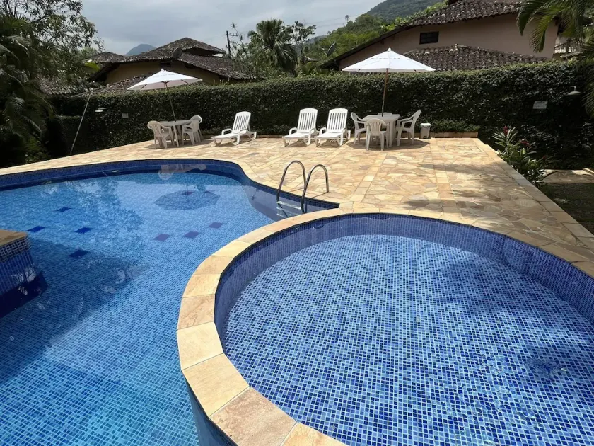 Beautiful, cozy family home in a gated community with 3 bedrooms (1 suite). - Image 1