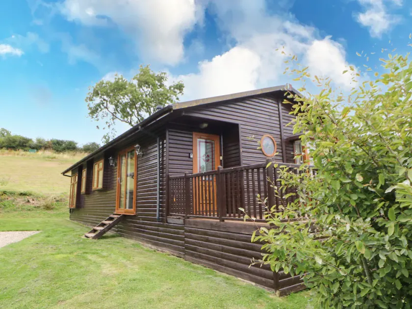 BADGERS RETREAT, pet friendly, with a garden in Hipswell - Image 1
