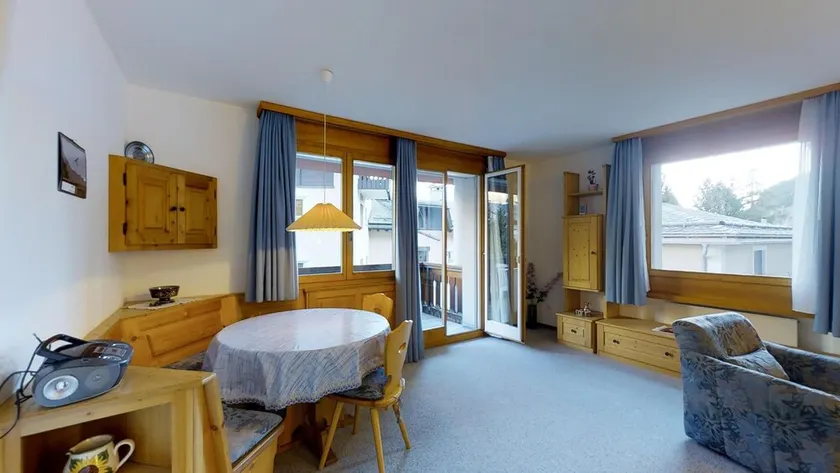Sonnige 2½-Zimmerwohnung im 1. - Image 1
