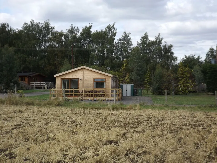 Rymlig familjevänlig stuga 7 sovplatser, öppen landsbygd utsikt, ligger väl tillbaka off road - Image 1