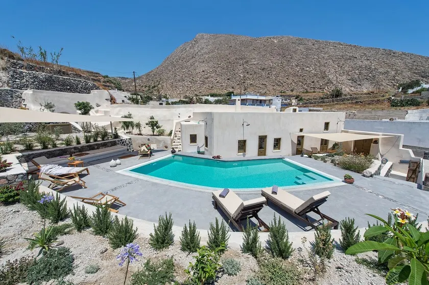 Mantilida Villas with pool - Image 1