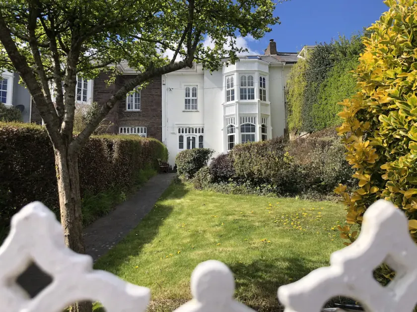 Waterfront period house - Image 1