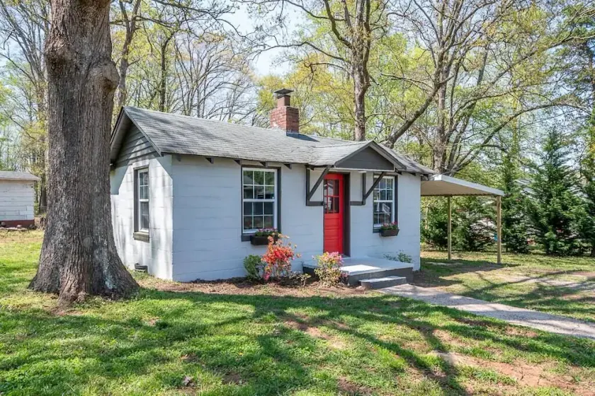 Tiny Home — Stilvoller Mt. Holly Rückzugsort — 12 Min. zu CLT & Whitewater Center - Image 1