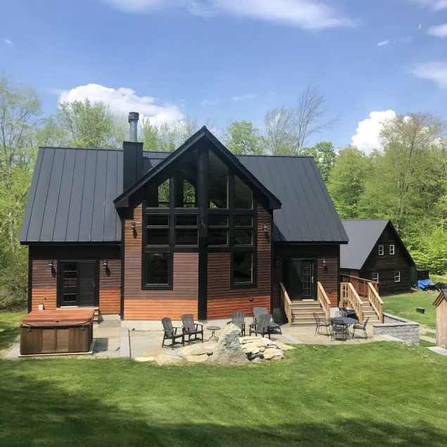 Modern Luxury at White Pine Lodge – 10 min from Stratton Mountain - Image 1