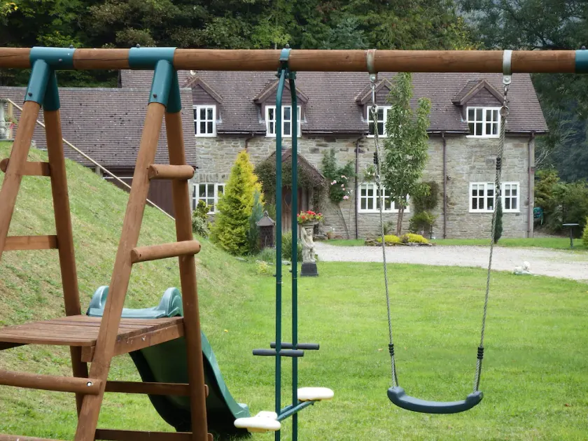 Quarry House, peaceful rural retreat, country farmhouse cottage, sleeps 8-12 - Image 1