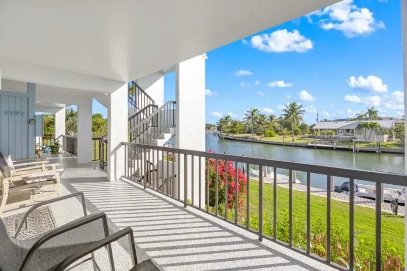 Comfy Waterfront Condo at Tennisplace Sanibel - Image 1