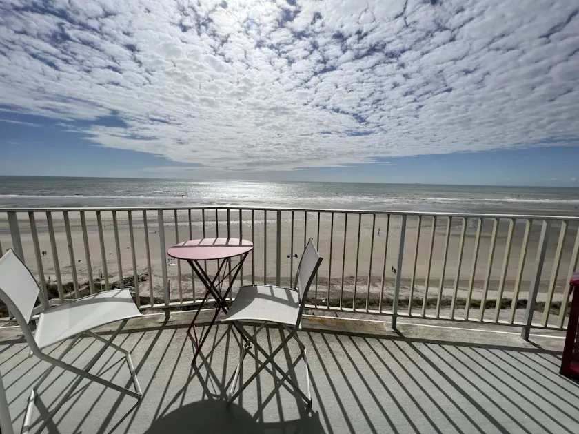 SUPERBE appartement rénové avec une vue face à la MER !☀️ - Image 1