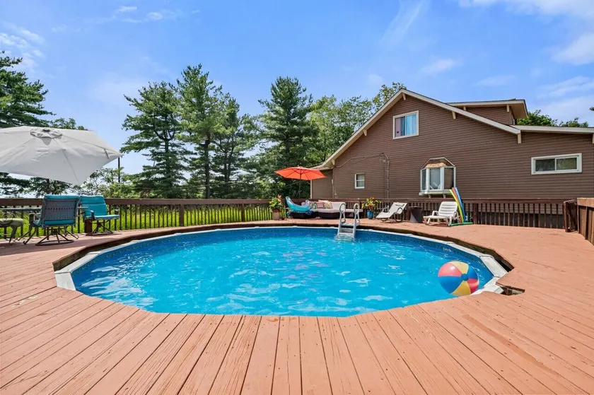 Cheerful Home | Fire Pit | Sleeps 8 - Image 1