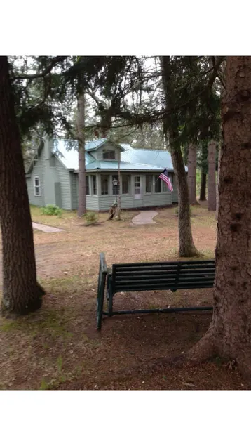 The Pines Hideaway Cabin vid Tippy Dam - Image 1