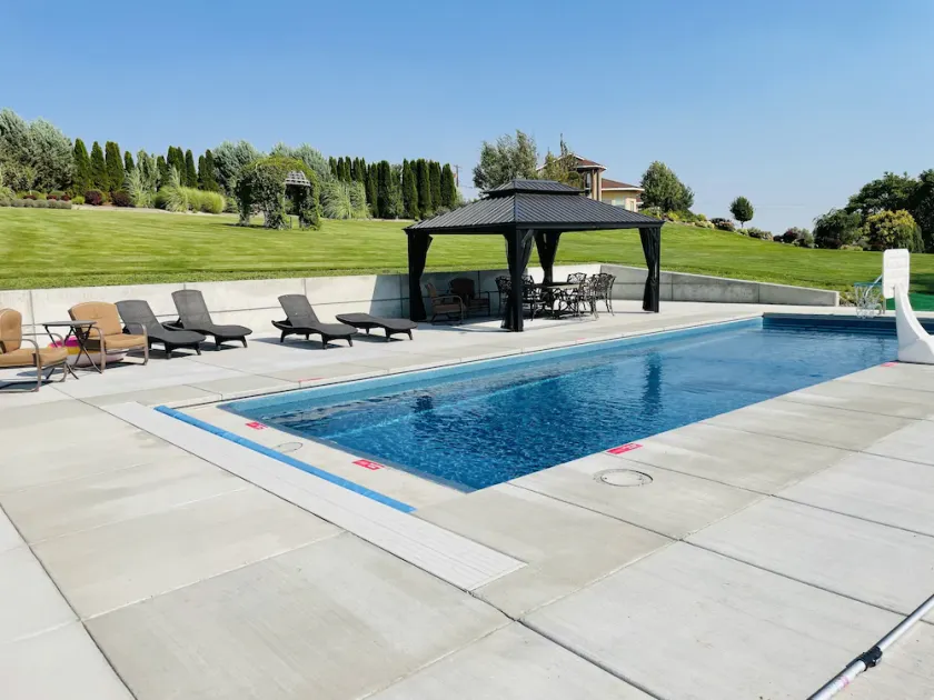 Hidden Meadow Vacation Retreat - Image 1