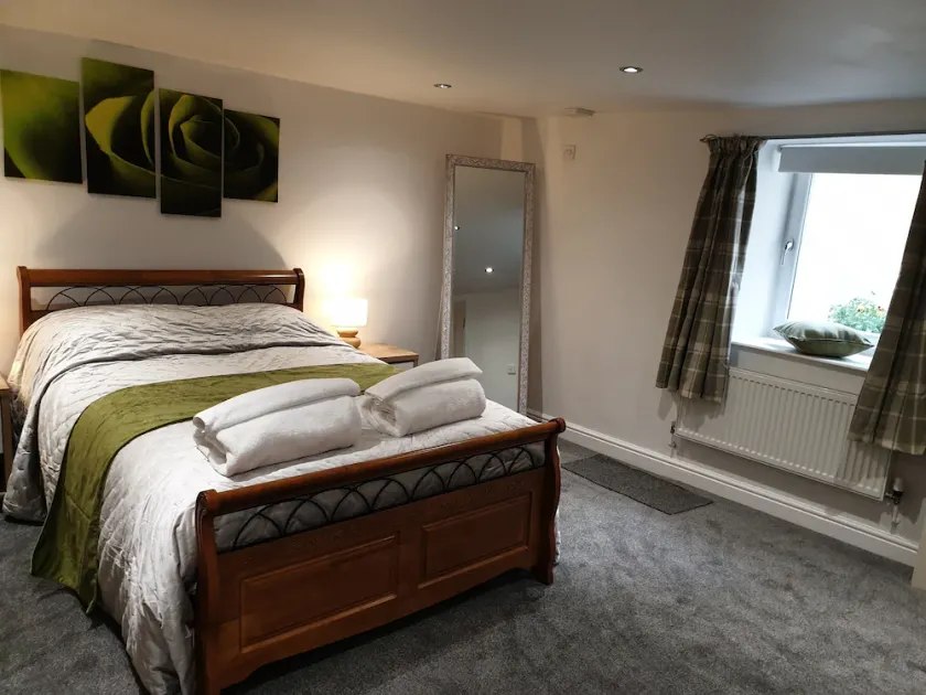 An elegant and spacious home from home at Lindley - Image 1